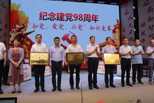 男子饭店用餐,结账时被服务员“一句话”惹怒,怒点36碗面条!