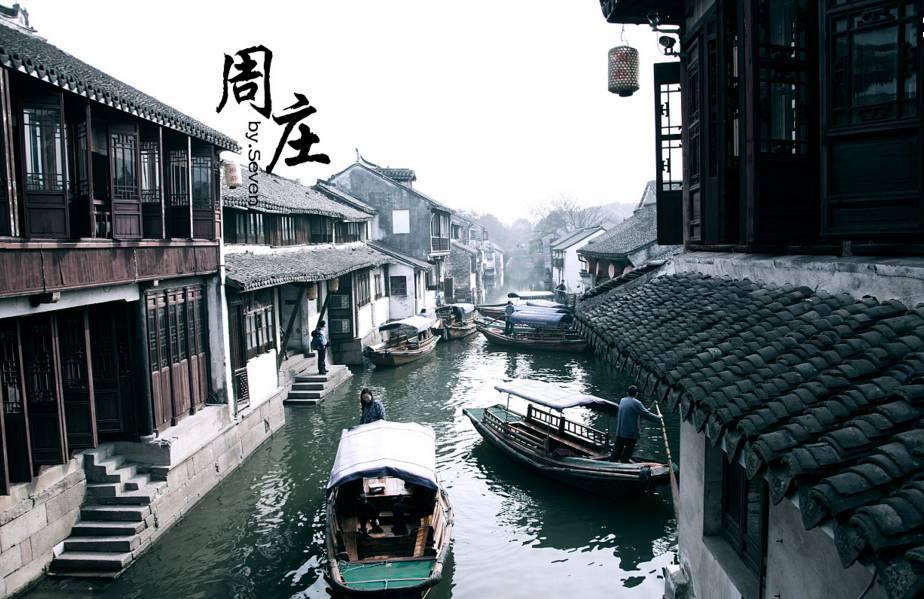 原创刘涛线下活动,穿红色紧身裙秀“花瓶腰”,女人味十足!