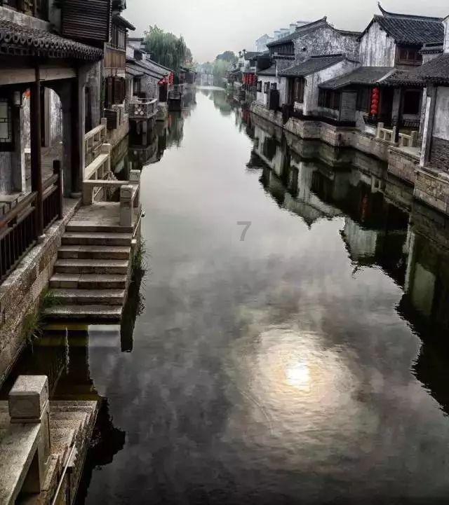 因为家庭变故得了精神障碍以前得罪过得同学到处说我脑子有病还联合起来对我跟踪推我说我是神经病。游戏画面